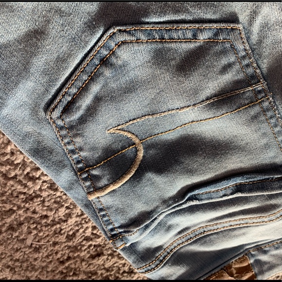 American Eagle light wash skinny jeans size 2 - Picture 8 of 13